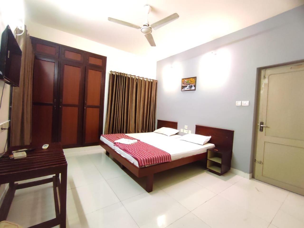 Apartamento Orkuz Residency Kochi Exterior foto