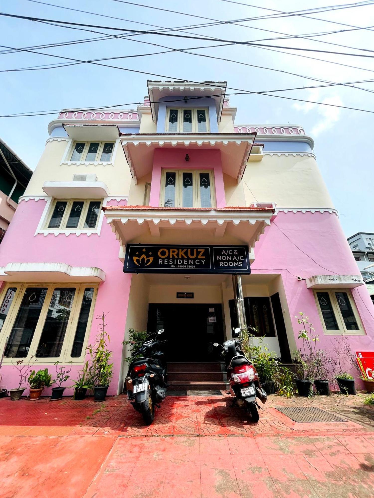 Apartamento Orkuz Residency Kochi Exterior foto
